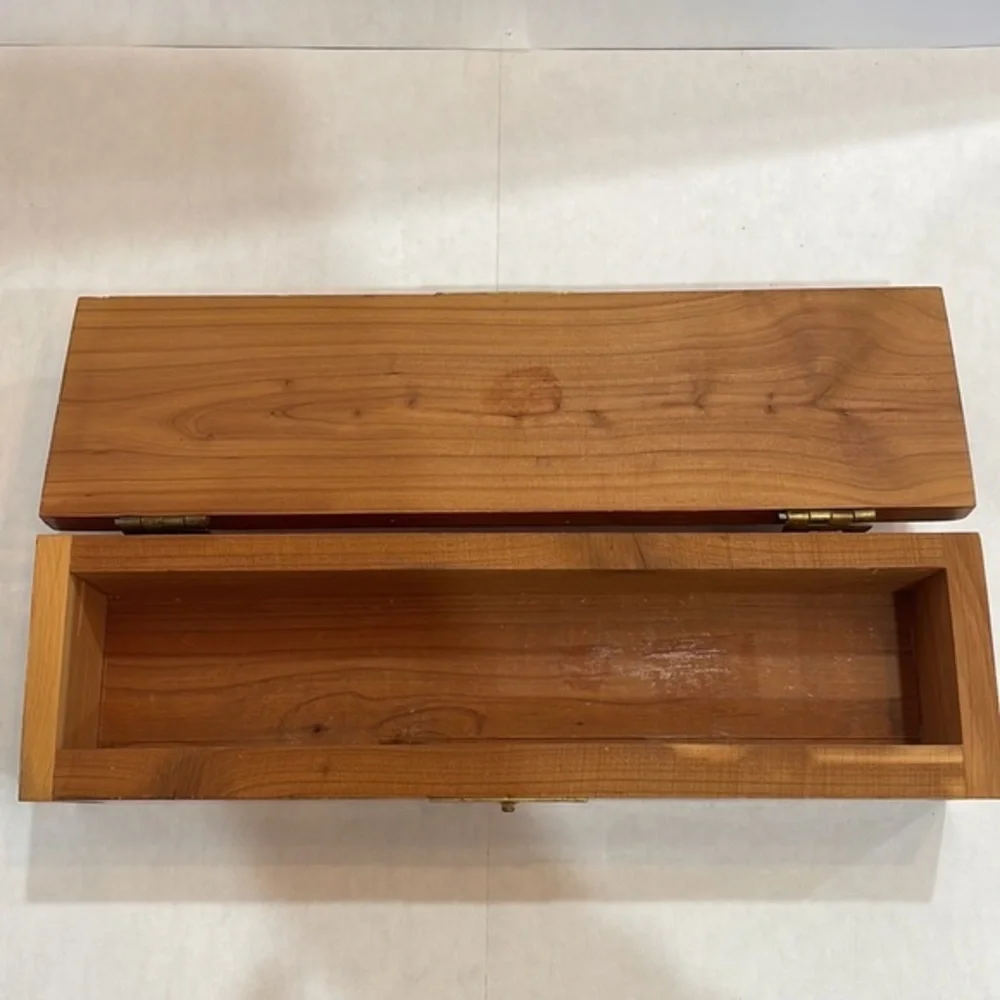 💜VINTAGE CAMEO  Wooden‎ Jewelry Box